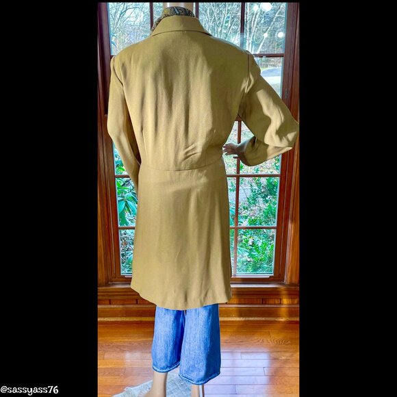 ⭐️HP⭐️VTG▪️JOHN ROBERTS▪️Tan Lightweight Tailored Coat Attached Paisley Scarf - Picture 5 of 6